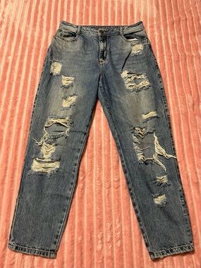 Studio F | Distressed Light Wash Denim Jeans